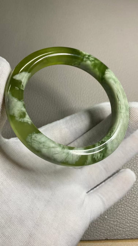 Gelang Milkcap Cui Jade Tsingti Giok Alami Ukuran 59-61mm Ukuran 60.3mm Lebar Samping 11.7mm Giok terjadi secara alami Pola acak Termasuk Pajak Pengiriman
