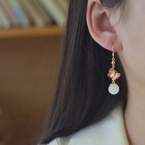 2869-2 Anting Enamel Kupu-kupu Giok Hetian Giok Alami Ukuran 10 * 10mm Kualitas giok halus dan hangat, gayanya indah, sudah termasuk pajak pengiriman.