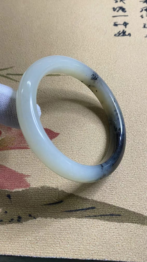 Gelang Dai Giok Cui Giok Gunung Jauh Ukuran 55-57mm Ukuran 56.8mm Lebar Samping 10.5mm Batu giok semuanya terjadi secara alami Pola acak termasuk pajak pengiriman