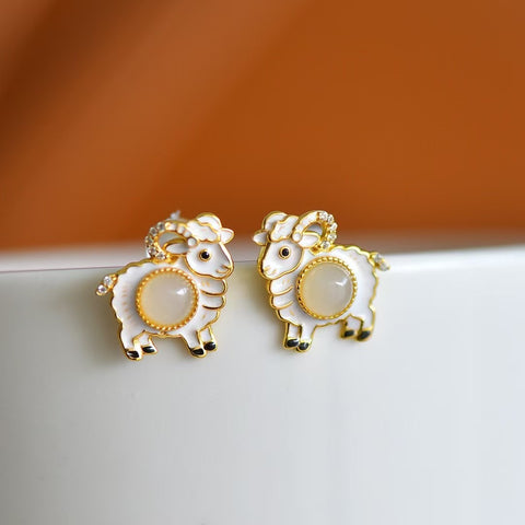 Anting Tusuk Giok Hetian "Domba Kecil" dengan Rangka Perak S925 2003-2# Ukuran batu: 5×5 mm. Gratis ongkos kirim dan pajak.