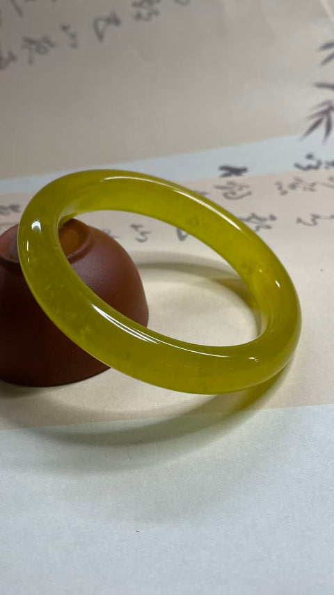 Gelang giok Xiuyan yang indah, bunga emas, emas menunjukkan kekayaan, diameter dalam: 57,2mm, lebar samping 11,4mm, batu alam dihasilkan secara alami, polanya acak, termasuk pajak pengiriman