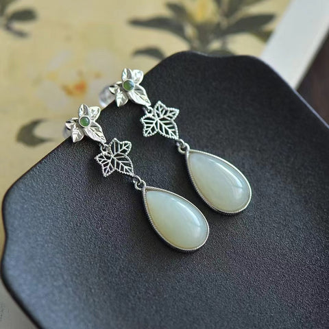 7767 Anting Daun Maple Giok Hetian Giok Alami yang terbuat dari 925 perak; Ukuran 10 * 18mm; Jumlah yang unik dan bergaya Sudah termasuk pajak pengiriman.