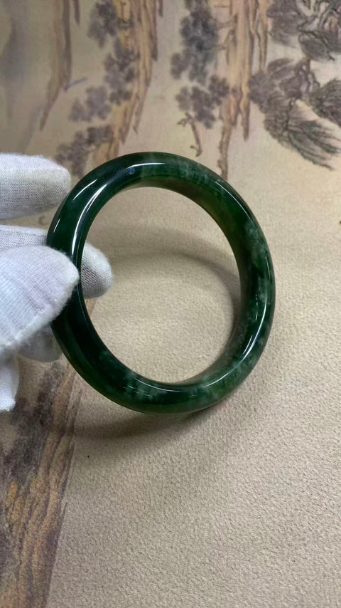 Gelang giok hijau penuh giok Xiuyan yang indah, giok mengambang, kehidupan kekayaan, diameter dalam 65,8mm, lebar samping 14,3mm, batu alam dihasilkan secara alami, polanya acak, termasuk pajak pengiriman