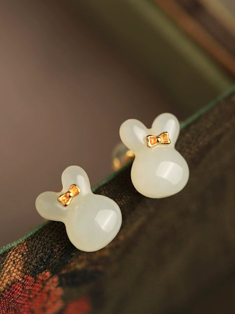Anting Kelinci Giok Hetian Alami Giok ini bersih, halus dan hangat, serta gayanya yang sederhana dan imut.