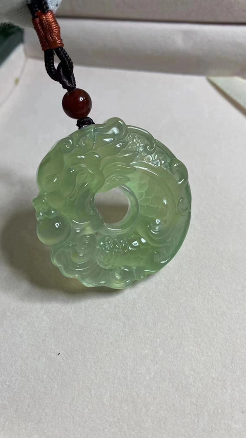 Liontin Naga Ikan Giok Cui Giok Alami Ukuran 48 * 47mm Giok bersih, halus dan hangat.