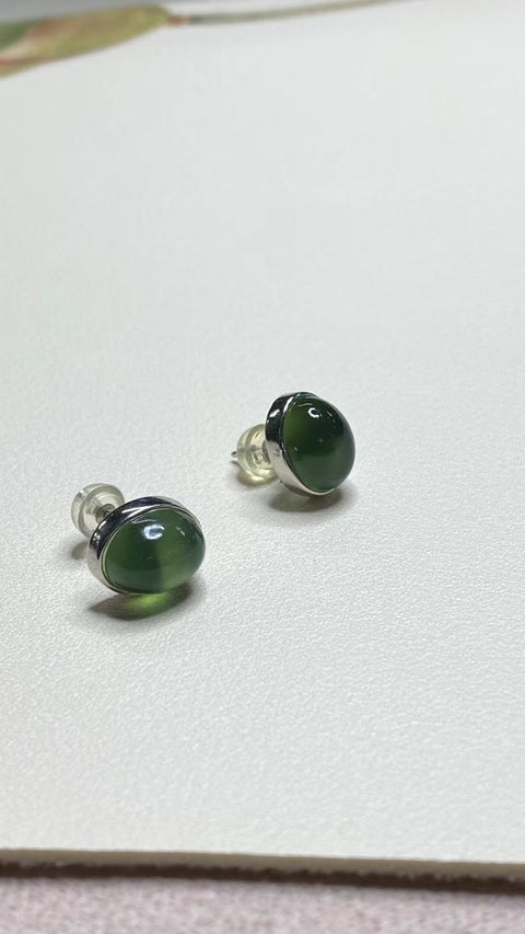 Anting Giok Hijau Giok Halus dari Perak 925 Ukuran 8 * 10mm Sudah termasuk ongkos kirim dan pajak.