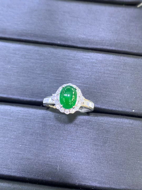 Cincin Giok Guatemala Jadeite Alami Giok bersih dan halus Ukuran 6 * 8mm Ditetapkan dalam 925 Perak Sudah termasuk pajak pengiriman.