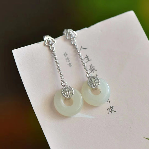 Anting Gesper Perdamaian Giok Hetian Giok Alami yang terbuat dari giok 925 perak, bersih dan halus, gaya yang apik, sudah termasuk pajak pengiriman.