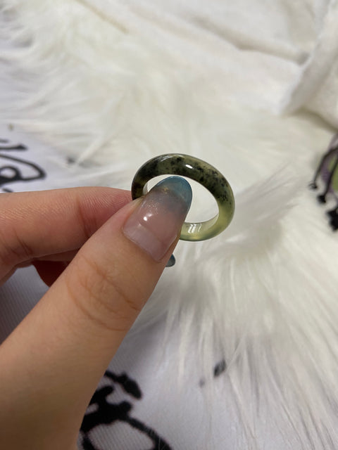 Cincin Pelek Lebar Giok Cui Giok alami bersih, halus dan hangat Ukuran 18.7mm Harga Mendesis Sudah termasuk ongkos kirim dan pajak.