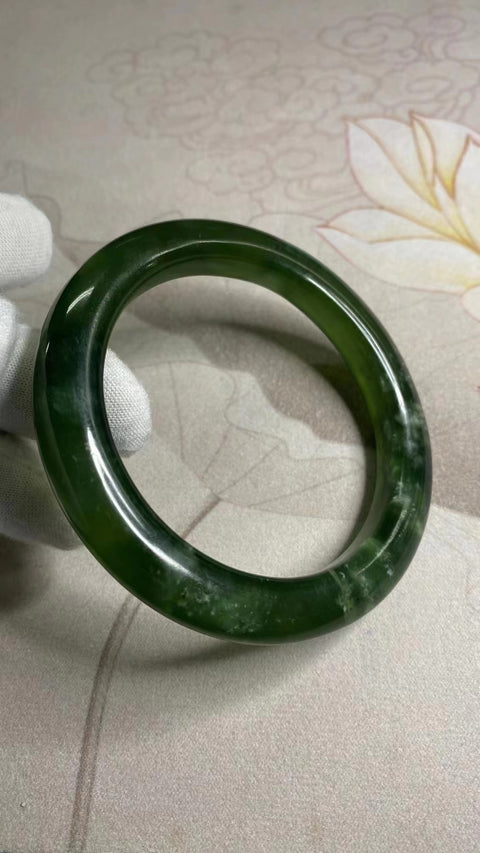 Gelang Bahan Giok Cui Alami 180 Ukuran 64-66mm Ukuran 65.3mm Lebar Samping 11.3mm Giok ini semuanya terbentuk secara alami Pola acak Sudah termasuk pajak pengiriman.