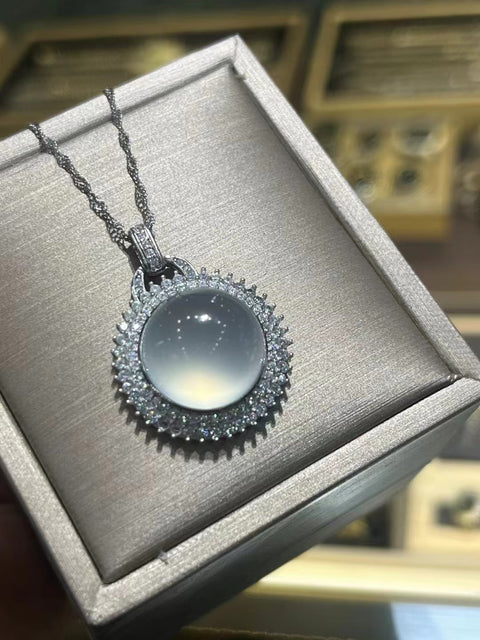 Kalung Telur Giok Alami dari Perak 925 Ukuran 14mm Giok bersih, halus dan hangat Sudah termasuk ongkos kirim dan pajak.