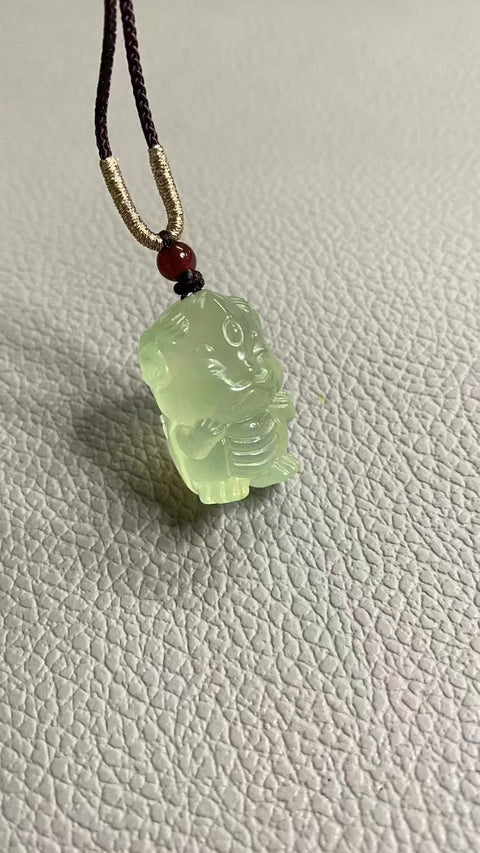 Liontin Naga Giok Cui Alami Ukuran 28 * 18mm Giok baik-baik saja dan hangat, gaya yang indah, sudah termasuk pajak pengiriman.