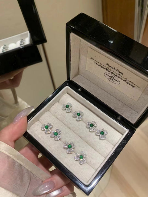 Anting Bunga Kecil Air Biru Giok Guatemala Alami 925 Tatahan Perak Desain Segar Kecil Giok bersih dan halus dan hangat Termasuk Pajak Pengiriman