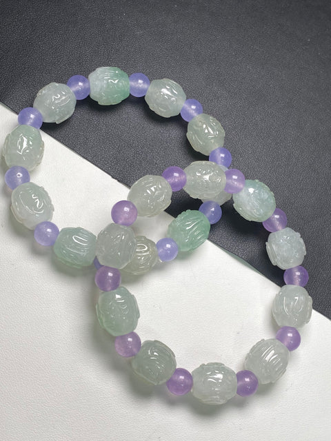Gelang Jadeite Alami Grade A Dengan Giok Ukiran , Giok Itu Indah Gaya; Ukuran Sekitar 12mm. Sudah termasuk pajak pengiriman