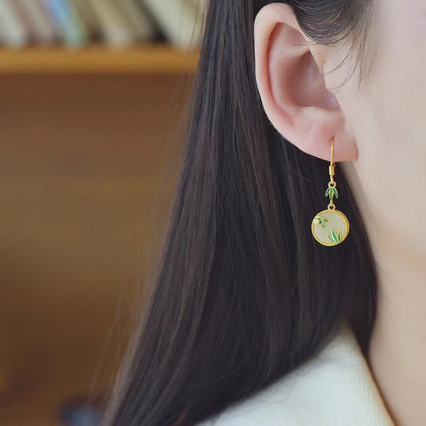2882-2 Anting Enamel Bambu Giok Hetian Giok Alami Ukuran 10 * 10mm Giok halus dan hangat, dan gayanya indah.