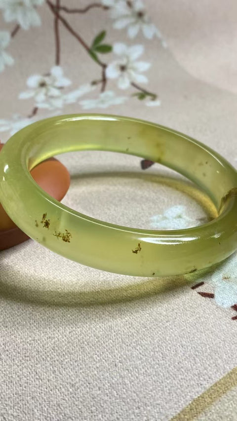 Gelang Giok Batu Giok Bunga Cui Giok Alami Ukuran 56-58mm Ukuran 57.4mm Lebar Sisi 11mm Giok ini semuanya muncul secara alami dan polanya acak Sudah termasuk pajak pengiriman.