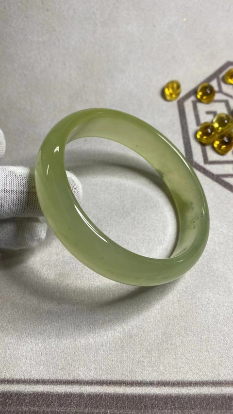 Gelang Hijau Penuh Giok Cui Giok Alami Ukuran 63-65mm Ukuran 64.9mm Lebar Sisi 16.5mm Giok terjadi secara alami Pola acak termasuk pajak pengiriman