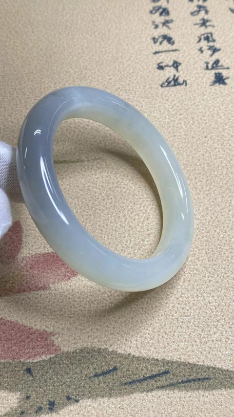 Gelang Gradien Giok Giok Abu-abu Alami Ukuran 59-61mm Ukuran 60.2mm Lebar Sisi 12.9mm Giok semuanya terjadi secara alami Pola acak & sudah termasuk pajak pengiriman