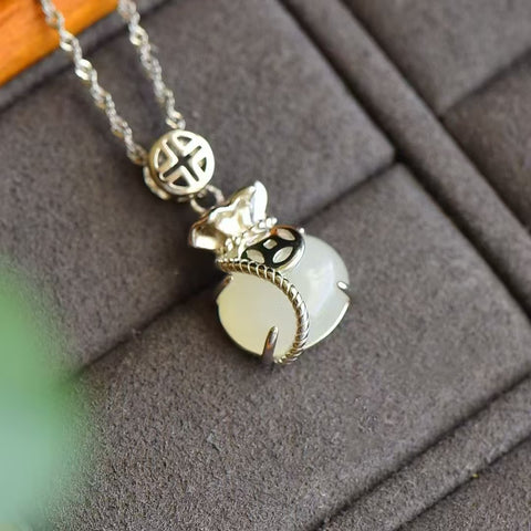 4939 Kalung Berkah Giok Hetian Giok Alami yang terbuat dari perak 925; Gaya Giok Halus Sudah termasuk pajak pengiriman.