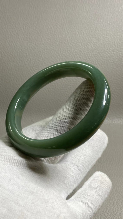 Gelang Giok Cui Alami Ukuran 55-57mm Ukuran 56.6mm Lebar Sisi 11.6mm Giok terjadi secara alami Pola acak Termasuk pajak pengiriman.