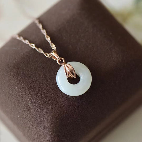 3117-1 Set Kalung Daun Bambu Gesper Perdamaian Giok Giok Hetian Alami dengan Gaya 925 Perak Ukuran 15 * 15mm Sudah termasuk pajak pengiriman.