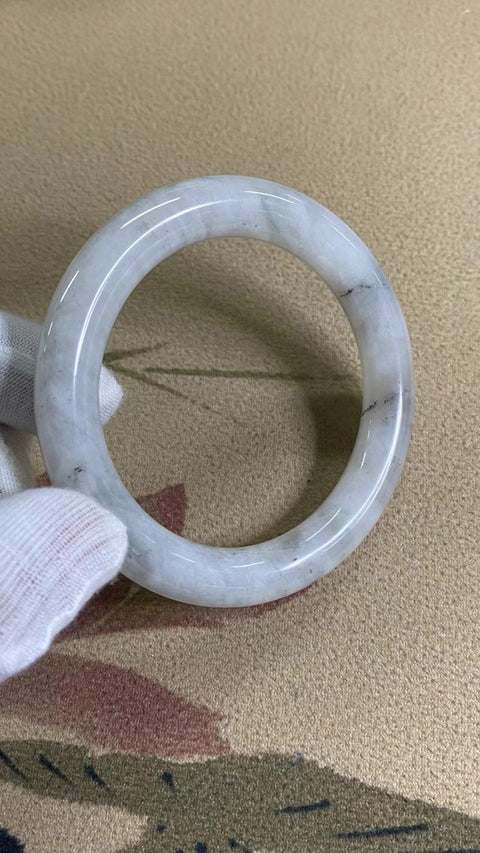 Gelang Cahaya Bulan Putih Giok Cui Giok Alami Tinta Cahaya Piu Piu Ukuran 59-61mm Ukuran 60.5mm Lebar Sisi 10mm Giok secara alami terjadi Pola acak Pajak Pengiriman Termasuk