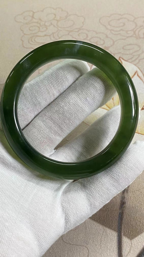 Gelang Giok Cui Giok Terapung Alami Ukuran 58-60mm Ukuran 59.1mm Lebar Sisi 11.6mm Giok adalah semua yang terjadi secara alami Pola acak termasuk pajak pengiriman