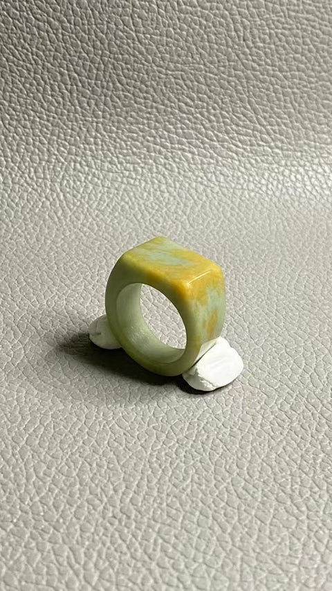 Gelang Giok Bunga Giok Cui Fine Jade Ukuran 19.3mm Giok ini sangat halus dan hangat dengan warna-warna yang indah.