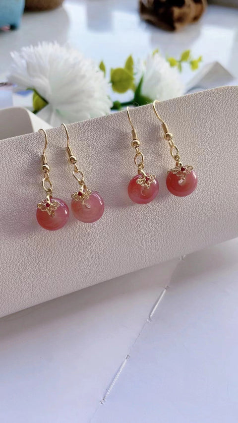 Anting-anting merah alami 925 perak tatahan giok bersih, halus dan hangat Ukuran 1.1 * 1.6 Sudah termasuk pajak pengiriman