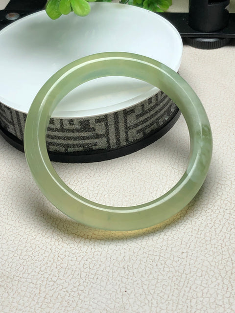 Giok Cui Alami Jia Cui Ping An Bangle Giok halus dan hangat Ukuran Perkiraan: 62 × 12 × 9,2㎜ & nbsp; & nbsp; Giok adalah pola yang terjadi secara alami secara acak Termasuk Pajak Pengiriman