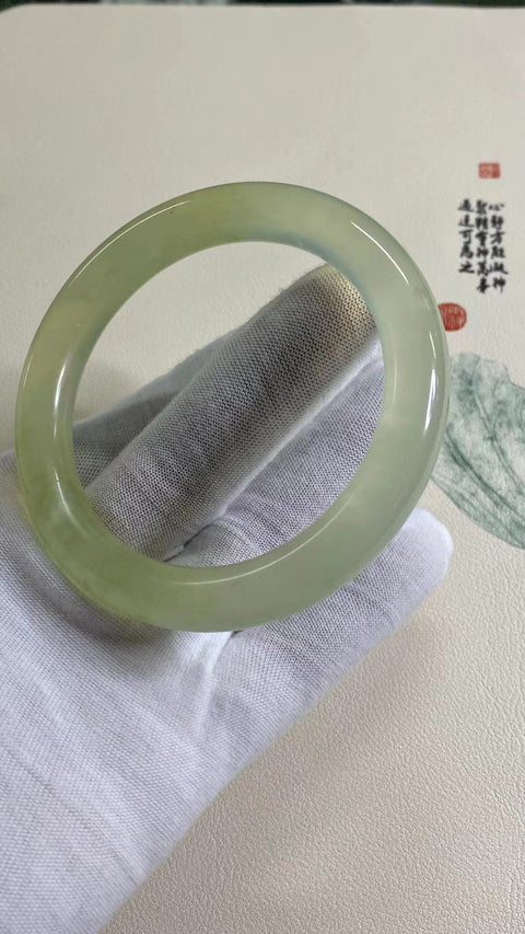 Gelang Warna Mengambang Es Krim Giok Cui Giok Alami Ukuran 60-62mm Ukuran 61.5mm Ukuran 11mm Giok terjadi secara alami Pola acak termasuk pajak pengiriman