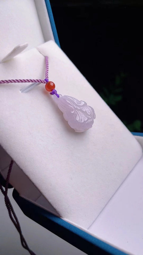 Liontin Kubis Giok Air Biru Alami Giok Kubis adalah bahan Old Pit yang bersih dan halus, penuh air, Ukuran 2.5 * 1.6mm sudah termasuk pajak pengiriman.