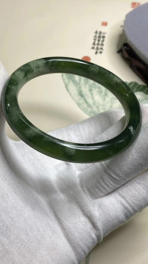 Gelang Cui Giok Giok Terapung Alami Ukuran 63-65mm Ukuran 64.5mm Lebar 11.7mm Giok ini semuanya terjadi secara alami Pola acak Termasuk pengiriman dan pajak