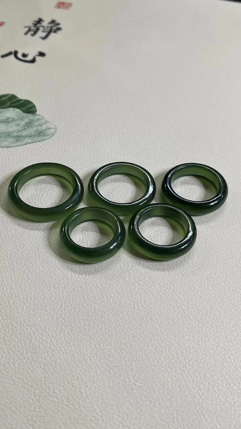 Batu Giok Cui Giok Hijau Penuh Ukuran 16-22mm Batu giok bersih, halus dan hangat Sudah termasuk ongkos kirim dan pajak.
