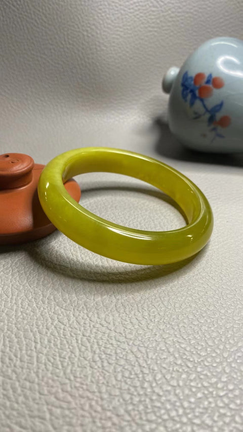 Gelang Bunga Emas Giok Cui Giok Alami Ukuran 56-58mm Ukuran 57.5mm Lebar Sisi 12.5mm Giok ini semuanya terjadi secara alami Pola ini acak Pajak pengiriman sudah termasuk.