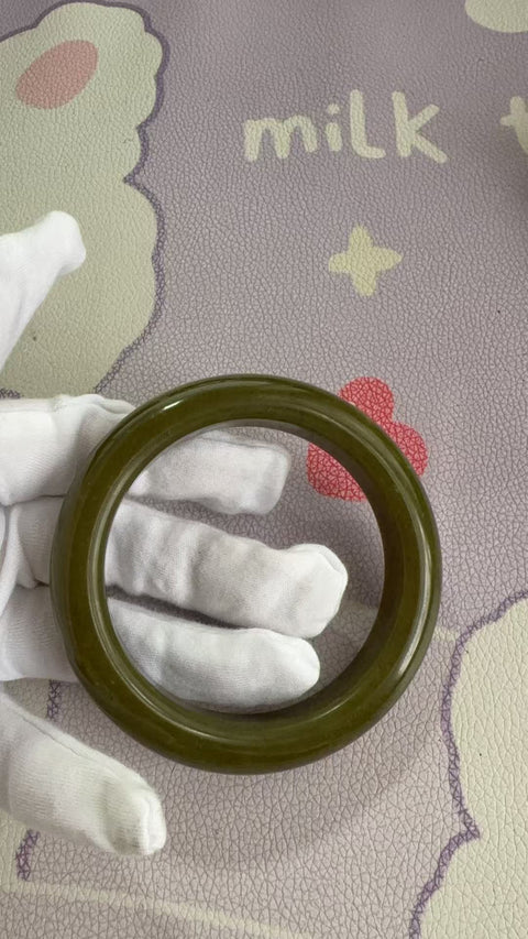 Gelang giok Xiuyan yang indah, diameter dalam: 62mm, lebar samping 15,7mm, batu alam dihasilkan secara alami, polanya acak, termasuk pajak pengiriman