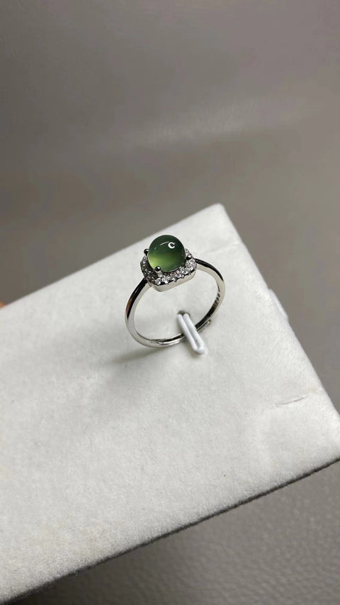 Cincin giok Cui alami dari perak 925 dengan bezel yang dapat disesuaikan Ukuran 6,5 mm Giok bersih dan halus Termasuk ongkos kirim dan pajak.