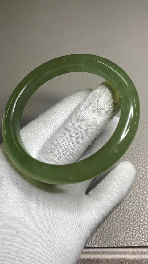 Gelang Hijau Es Giok Cui Giok Alami Ukuran 65-67mm Ukuran 66.8mm Lebar Sisi 13.4mm Giok terjadi secara alami Pola acak termasuk pajak pengiriman