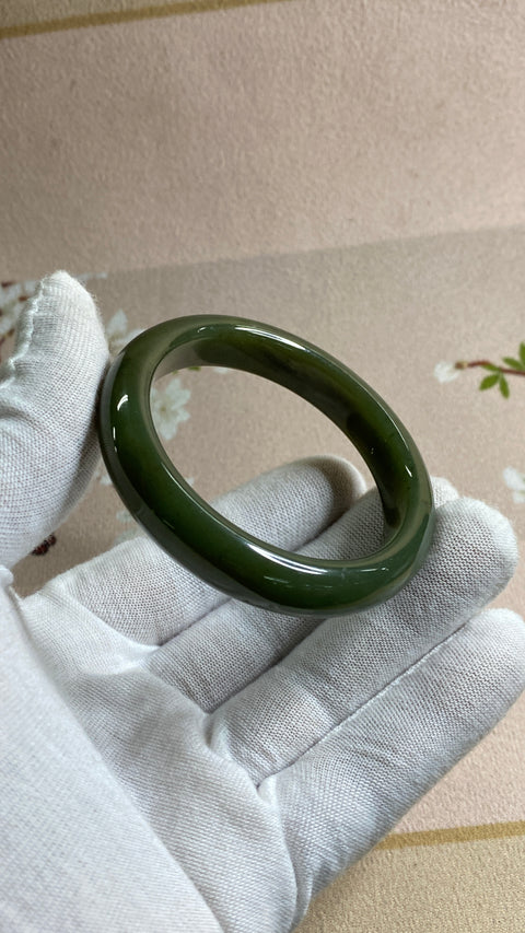 Gelang giok Hetian yang sangat indah, diameter 50 mm, lebar tepi: 11,6 mm, semua barang giok dibuat secara alami dengan pola acak. Gratis biaya pengiriman dan pajak