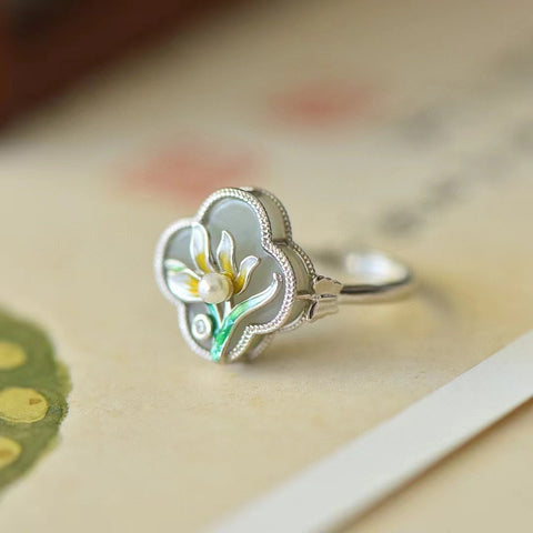 Cincin Giok Hetian Alami 1572T yang terbuat dari Perak 925 Ukuran 14 * 14mm & nbsp; Giok itu bersih, halus dan hangat. Gayanya indah dengan mutiara sudah termasuk pajak pengiriman.