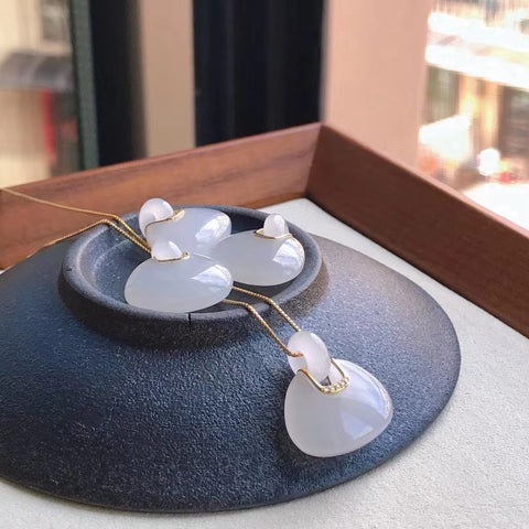 Kalung Giok Hetian Alami 925 Perak Tatahan Giok bersih dan halus serta hangat Ukuran 8 * 10mm Giok bersih dan halus serta hangat Termasuk ongkos kirim dan pajak.
