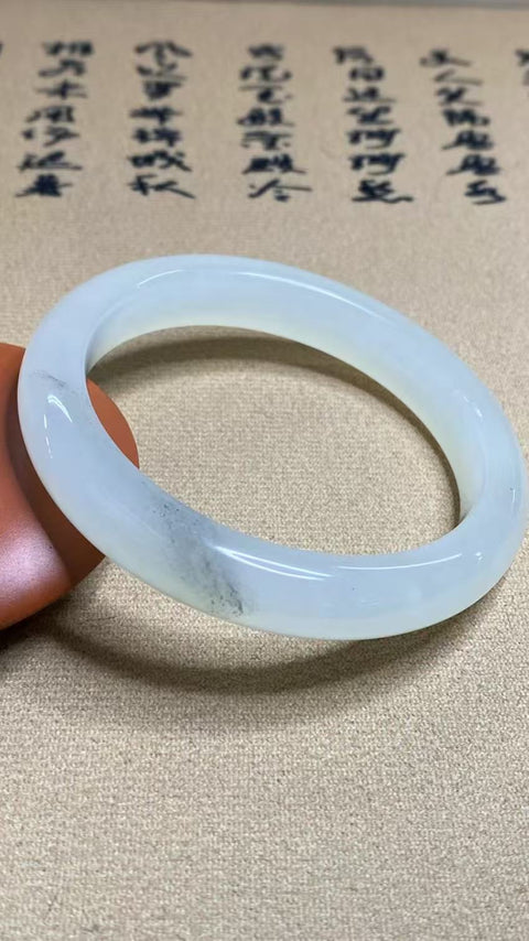 Gelang Giok Cui Alami Ukuran 55-57mm Ukuran 56.8mm Lebar Sisi 10.7mm & nbsp; Giok adalah semua yang terjadi secara alami Pola acak termasuk pajak pengiriman