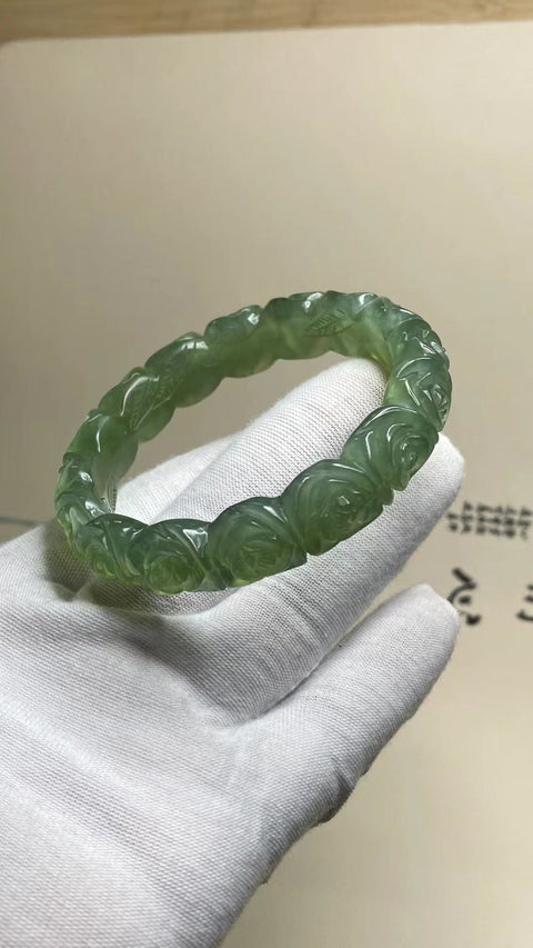 Gelang Bunga Berukir Ciu Giok Alami Ukuran 57-59mm Ukuran 58.6mm Lebar Sisi 14.8mm Giok terjadi secara alami Pola acak Termasuk Pajak Pengiriman