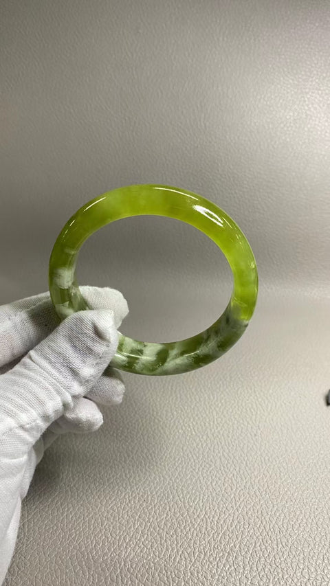 Gelang Gelang Milkcap Titi Giok Hijau Cui Giok Alami Ukuran 59-61mm Ukuran 60.3mm Lebar Samping 14.6mm Giok semuanya terjadi secara alami Pola acak termasuk pajak pengiriman