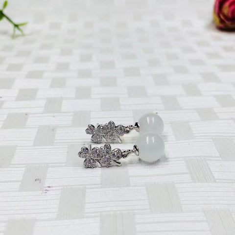 Rupanya Anting Giok Hetian Gaya Giok Giok Modis Giok Hangat dan Hangat Ukuran 8 * 8mm Termasuk Pengiriman dan Pajak