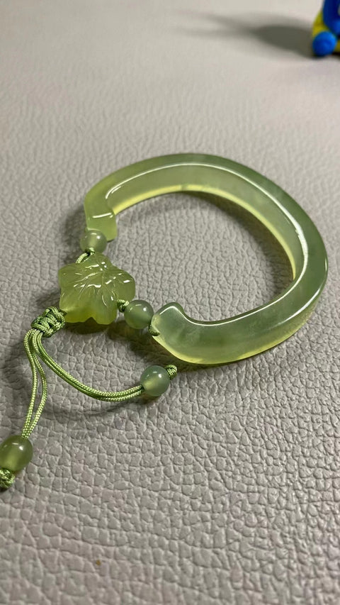 Gelang Cui Giok Zamrud Hijau Alami Ukuran 52-55mm Lebar 9mm Giok baik-baik saja dan hangat Giok terjadi secara alami Pola acak Termasuk ongkos kirim dan pajak