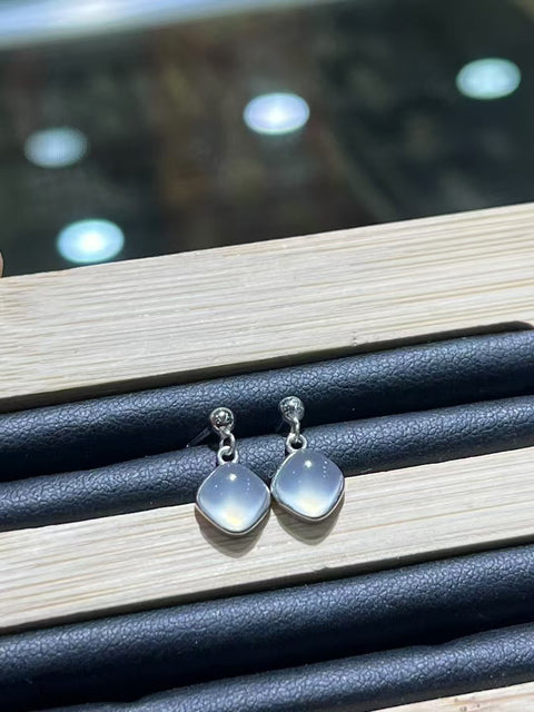 Anting Gula Es Batu Giok Cui Giok Alami yang terbuat dari perak 925 Ukuran 6mm Giok halus dan hangat Es tembus pandang Sudah termasuk ongkos kirim dan pajak.