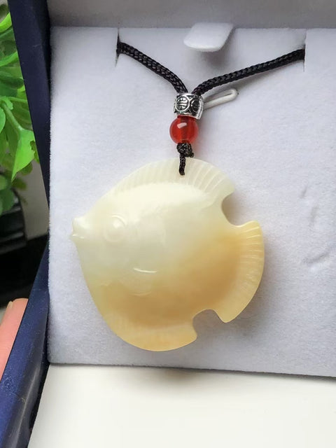 Liontin Ikan Giok Bunga Giok Giok Alami Ukuran 39 * 39 * 9.6mm Bentuknya lucu dan hidup Sangat direkomendasikan sebagai hadiah untuk teman Anda dan simpan untuk diri Anda sendiri Pengiriman dan pajak sudah termasuk!