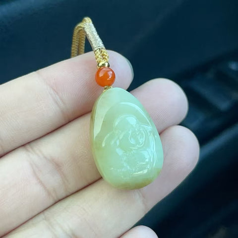 Liontin Buddha Tersenyum Giok Hetian Jade Alami Ukuran 19.4 * 30.2mm Giok baik-baik saja dan hangat Termasuk pajak pengiriman.