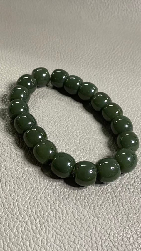 Untaian Giok Giok Hetian Alami halus dan hangat dengan warna yang indah Ukuran 13 * 11mm Sudah termasuk pajak pengiriman.